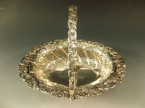 hallmarked sterling silver pierced basket 1913 - CATEGORY: ANTIQUE SILVER - DATED 1910