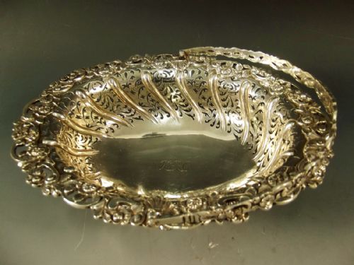 HALLMARKED STERLING SILVER PIERCED BASKET 1913 - ADDITIONAL PHOTO 1