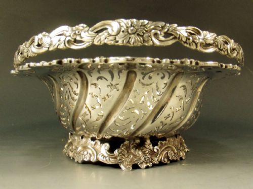 HALLMARKED STERLING SILVER PIERCED BASKET 1913 - ADDITIONAL PHOTO 6