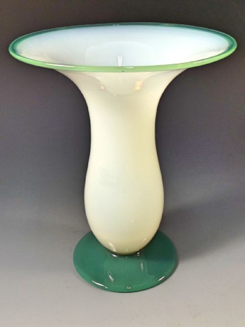 steuben opalescent glass vase jade green foot rim - CATEGORY: ANTIQUE VASES - DATED 1900