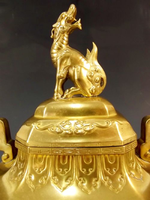 19TH CENTURY CHINESE POLISHED BRONZE KORO COVER - ADDITIONAL PHOTO 2