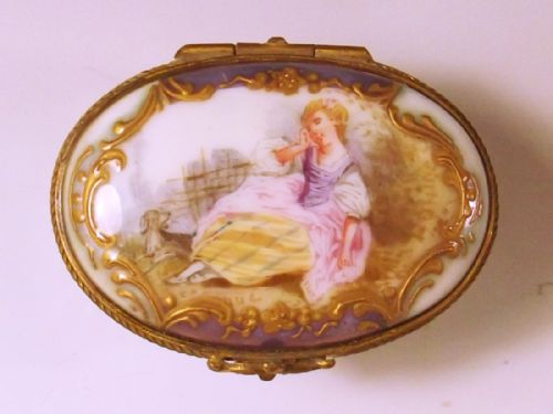 HAND PAINTED GILDED CONTINENTAL PORCELAIN PATCH BOX - ADDITIONAL PHOTO 4