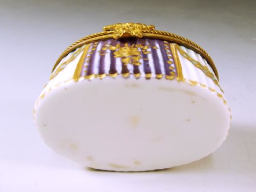 HAND PAINTED GILDED CONTINENTAL PORCELAIN PATCH BOX - ADDITIONAL PHOTO 7