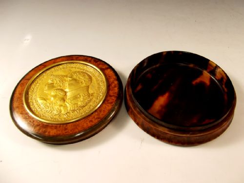 FRENCH PRESSED BURR MAPLE TORTOISESHELL GILT METAL SNUFF BOX - ADDITIONAL PHOTO 3