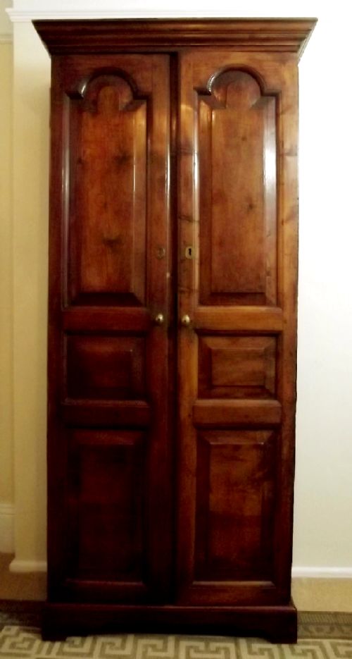 EARLY 18TH CENTURY WALNUT CONTINENTAL CUPBOARD WITH DRAWERS - ADDITIONAL PHOTO 1