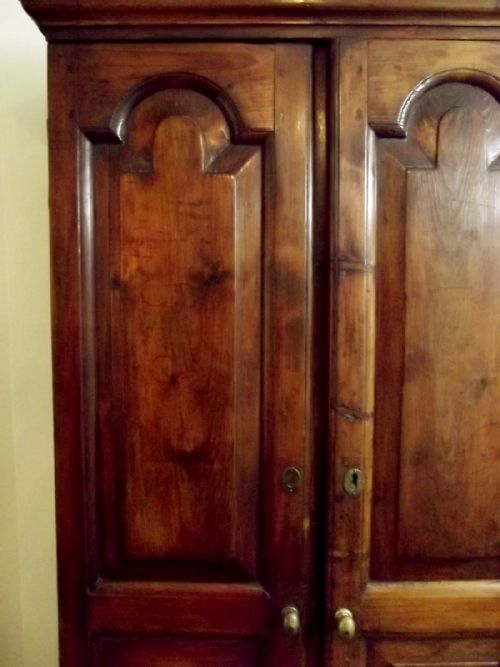 EARLY 18TH CENTURY WALNUT CONTINENTAL CUPBOARD WITH DRAWERS - ADDITIONAL PHOTO 3