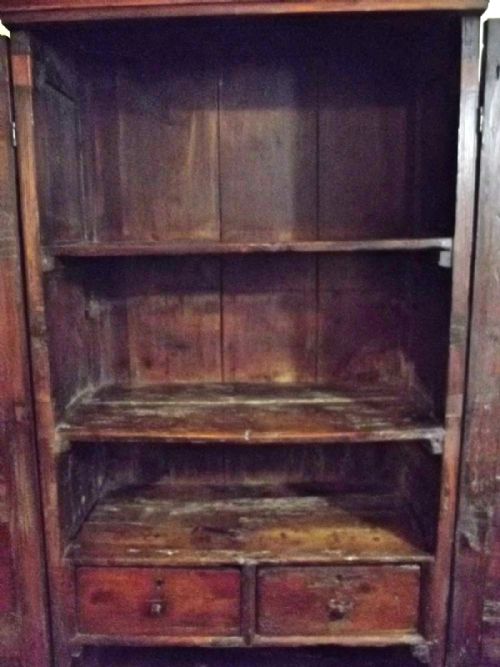 EARLY 18TH CENTURY WALNUT CONTINENTAL CUPBOARD WITH DRAWERS - ADDITIONAL PHOTO 4