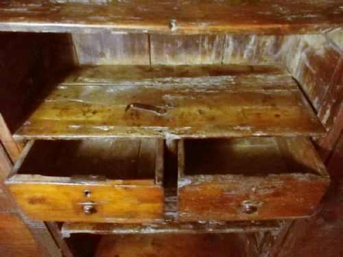 EARLY 18TH CENTURY WALNUT CONTINENTAL CUPBOARD WITH DRAWERS - ADDITIONAL PHOTO 5