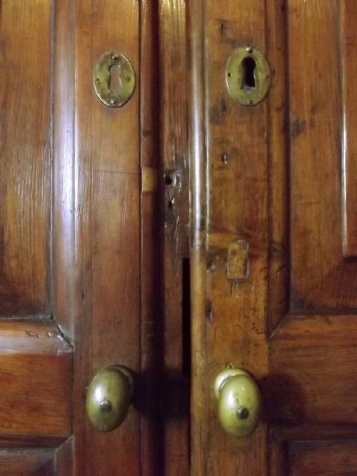 EARLY 18TH CENTURY WALNUT CONTINENTAL CUPBOARD WITH DRAWERS - ADDITIONAL PHOTO 11