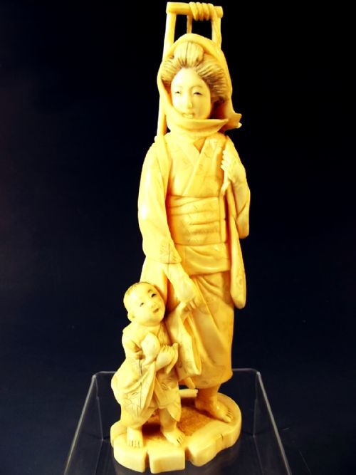 JAPANESE MEIJI PERIOD IVORY WOMAN CHILD OKIMONO - ADDITIONAL PHOTO 1
