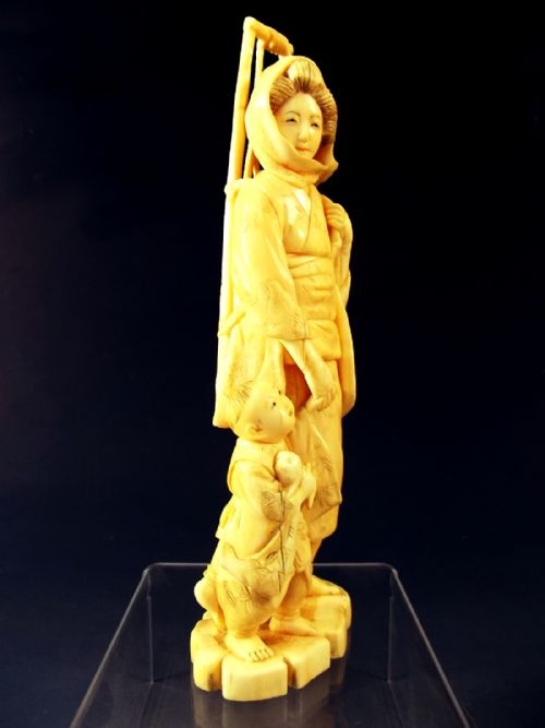 JAPANESE MEIJI PERIOD IVORY WOMAN CHILD OKIMONO - ADDITIONAL PHOTO 2