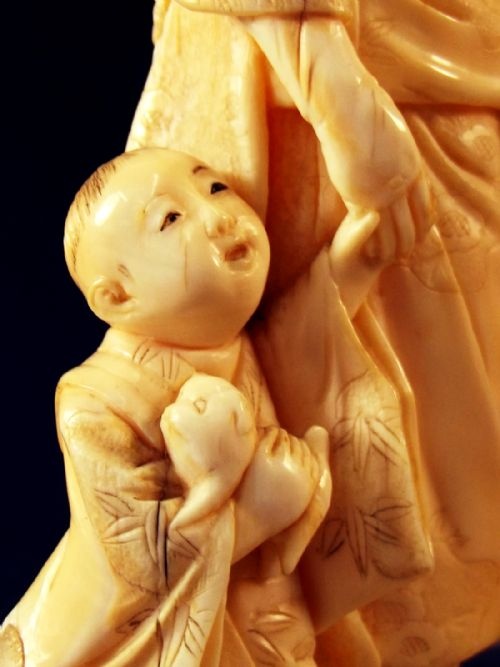 JAPANESE MEIJI PERIOD IVORY WOMAN CHILD OKIMONO - ADDITIONAL PHOTO 6