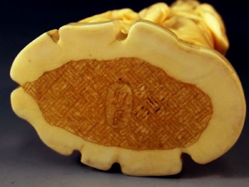 JAPANESE MEIJI PERIOD IVORY WOMAN CHILD OKIMONO - ADDITIONAL PHOTO 7