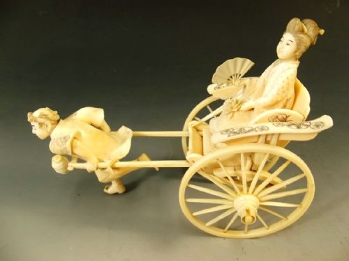 JAPANESE MEIJI PERIOD IVORY BIJIN IN RICKSHAW OKIMONO - ADDITIONAL PHOTO 3