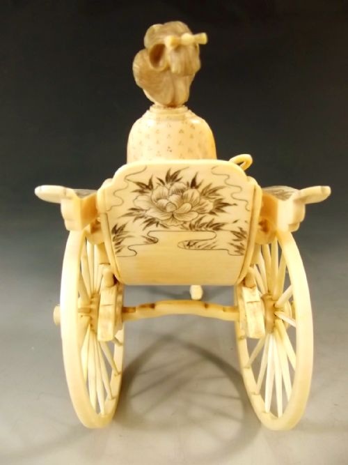 JAPANESE MEIJI PERIOD IVORY BIJIN IN RICKSHAW OKIMONO - ADDITIONAL PHOTO 4
