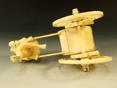 JAPANESE MEIJI PERIOD IVORY BIJIN IN RICKSHAW OKIMONO - ADDITIONAL PHOTO 9