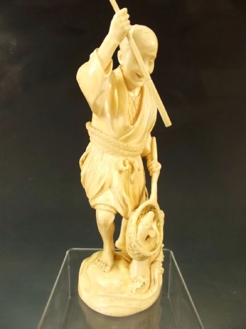 JAPANESE MEIJI PERIOD IVORY FISHERMAN OKIMONO - ADDITIONAL PHOTO 2