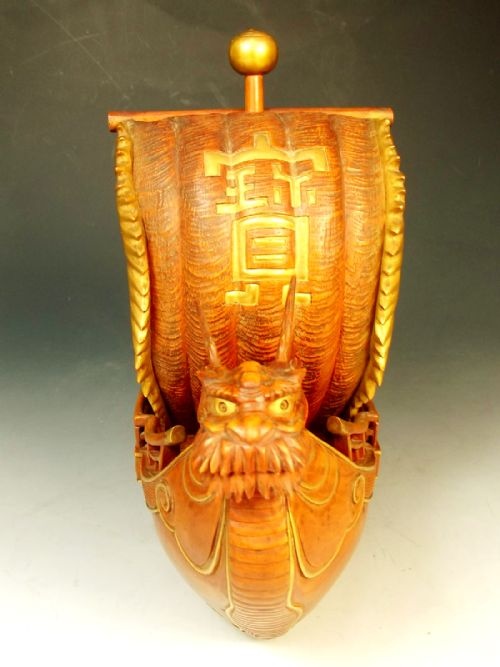 JAPANESE CARVED GILDED HARDWOOD TREASURE BOAT WITH 5 GODS MEIJI PERIOD - ADDITIONAL PHOTO 2
