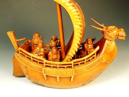 JAPANESE CARVED GILDED HARDWOOD TREASURE BOAT WITH 5 GODS MEIJI PERIOD - ADDITIONAL PHOTO 3