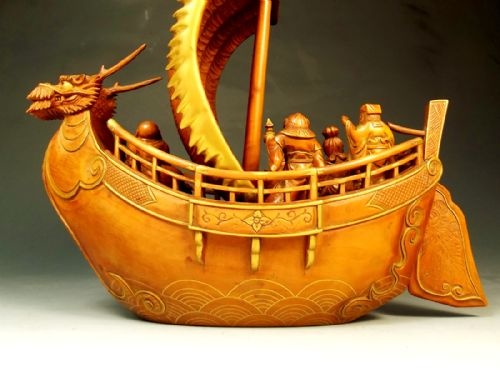 JAPANESE CARVED GILDED HARDWOOD TREASURE BOAT WITH 5 GODS MEIJI PERIOD - ADDITIONAL PHOTO 6