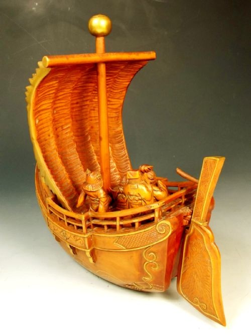 JAPANESE CARVED GILDED HARDWOOD TREASURE BOAT WITH 5 GODS MEIJI PERIOD - ADDITIONAL PHOTO 7