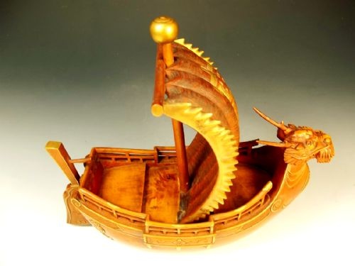 JAPANESE CARVED GILDED HARDWOOD TREASURE BOAT WITH 5 GODS MEIJI PERIOD - ADDITIONAL PHOTO 8