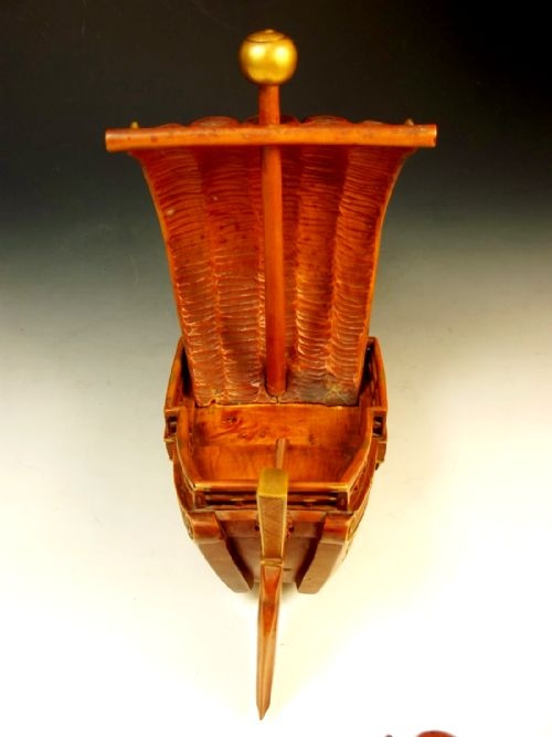 JAPANESE CARVED GILDED HARDWOOD TREASURE BOAT WITH 5 GODS MEIJI PERIOD - ADDITIONAL PHOTO 9