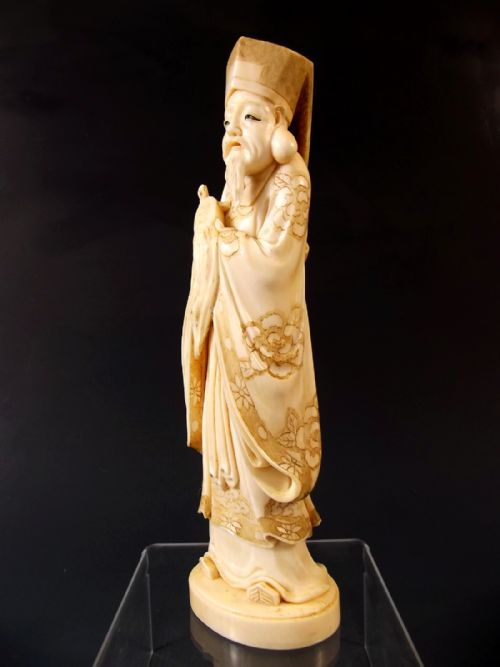JAPANESE MEIJI PERIOD IVORY OKIMONO OF A SCHOLAR - ADDITIONAL PHOTO 2