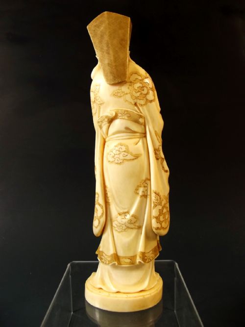 JAPANESE MEIJI PERIOD IVORY OKIMONO OF A SCHOLAR - ADDITIONAL PHOTO 3
