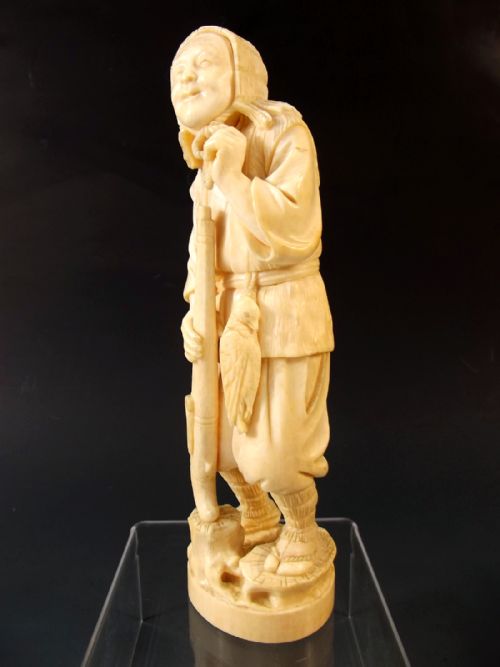JAPANESE MEIJI PERIOD IVORY HUNTSMAN OKIMONO - ADDITIONAL PHOTO 2