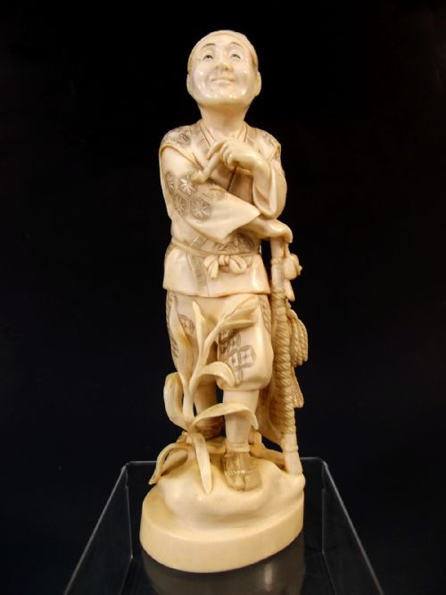JAPANESE MEIJI PERIOD IVORY PIPE SMOKER OKIMONO - ADDITIONAL PHOTO 1
