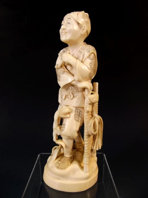 JAPANESE MEIJI PERIOD IVORY PIPE SMOKER OKIMONO - ADDITIONAL PHOTO 2
