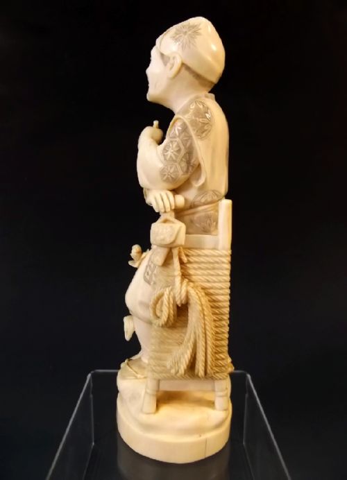 JAPANESE MEIJI PERIOD IVORY PIPE SMOKER OKIMONO - ADDITIONAL PHOTO 3