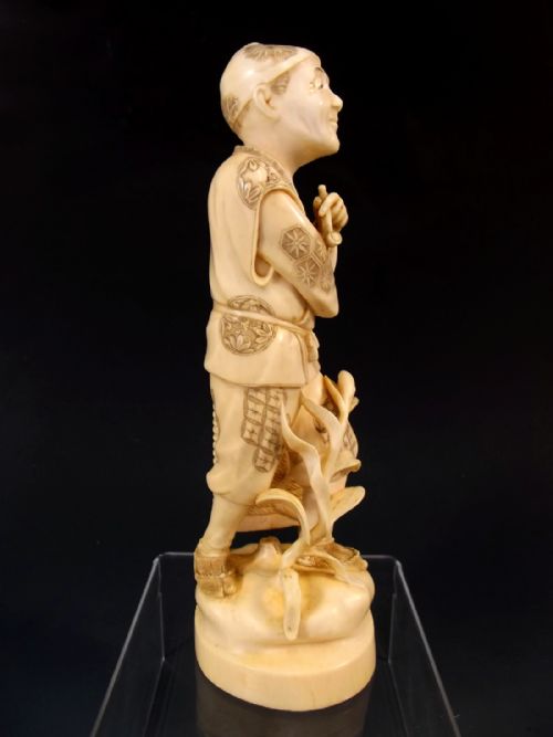 JAPANESE MEIJI PERIOD IVORY PIPE SMOKER OKIMONO - ADDITIONAL PHOTO 5