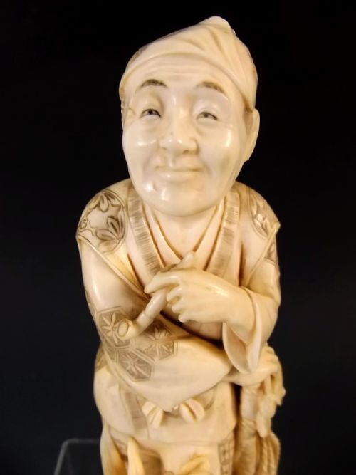 JAPANESE MEIJI PERIOD IVORY PIPE SMOKER OKIMONO - ADDITIONAL PHOTO 6