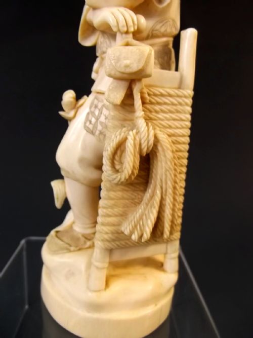 JAPANESE MEIJI PERIOD IVORY PIPE SMOKER OKIMONO - ADDITIONAL PHOTO 7