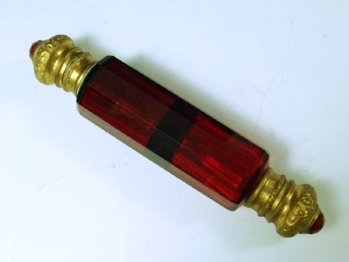 VICTORIAN RUBY GLASS DOUBLE ENDED SCENT BOTTLE - ADDITIONAL PHOTO 1