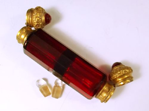 VICTORIAN RUBY GLASS DOUBLE ENDED SCENT BOTTLE - ADDITIONAL PHOTO 2
