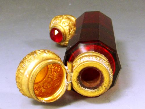 VICTORIAN RUBY GLASS DOUBLE ENDED SCENT BOTTLE - ADDITIONAL PHOTO 3