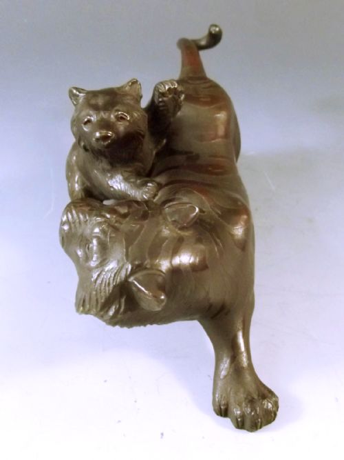JAPANESE MEIJI PERIOD TIGER AND BEAR BRONZE OKIMONO SEIYA - ADDITIONAL PHOTO 2