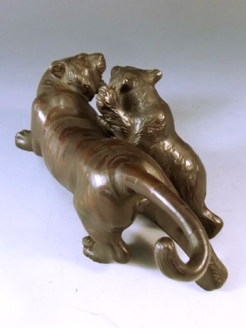JAPANESE MEIJI PERIOD TIGER AND BEAR BRONZE OKIMONO SEIYA - ADDITIONAL PHOTO 4