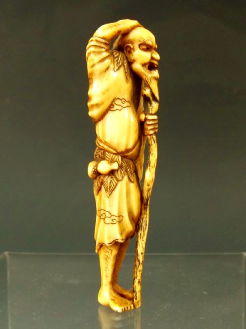 FINE JAPANESE IVORY NETSUKE OF A SENNIN EDO PERIOD - ADDITIONAL PHOTO 1