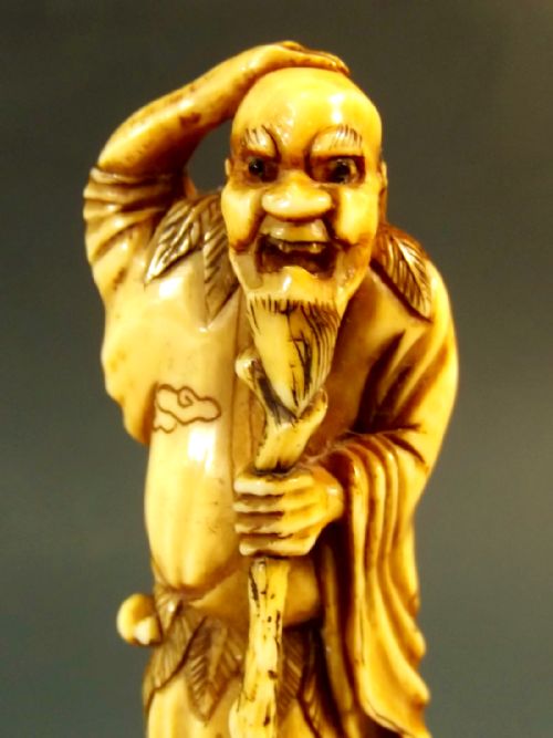 FINE JAPANESE IVORY NETSUKE OF A SENNIN EDO PERIOD - ADDITIONAL PHOTO 4