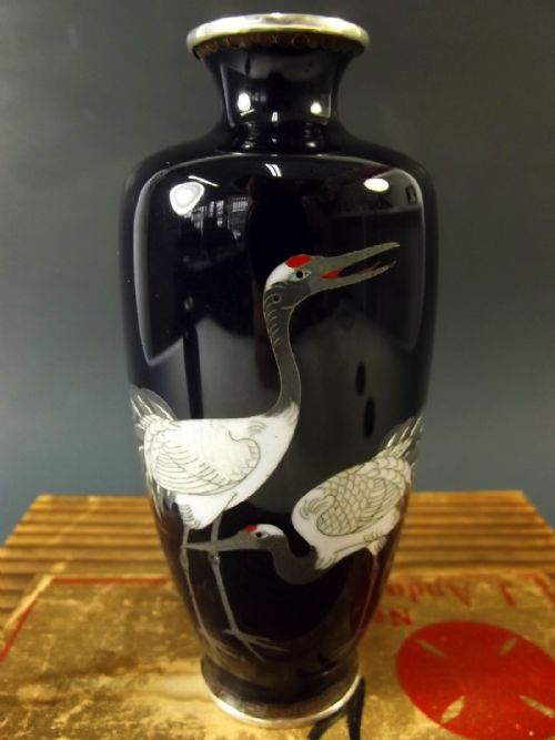PAIR OF JAPANESE ANDO CLOISONNE ENAMEL CRANE VASES MEIJI PERIOD - ADDITIONAL PHOTO 1