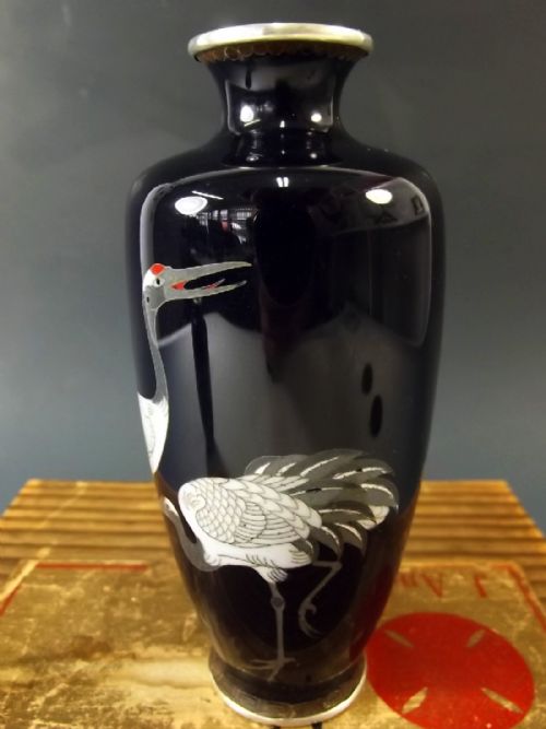 PAIR OF JAPANESE ANDO CLOISONNE ENAMEL CRANE VASES MEIJI PERIOD - ADDITIONAL PHOTO 2