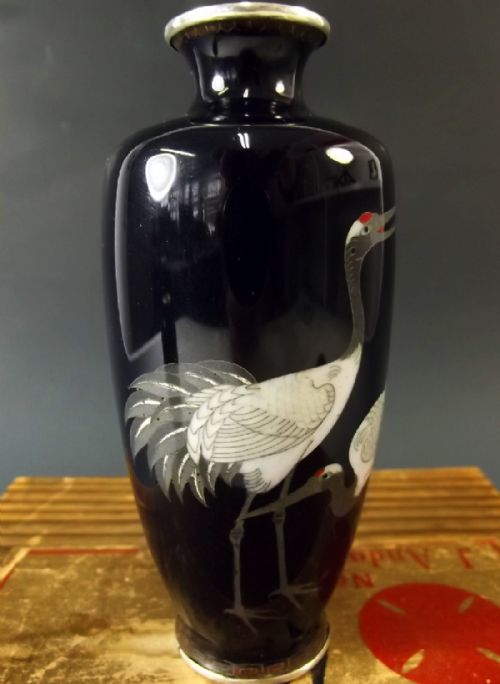 PAIR OF JAPANESE ANDO CLOISONNE ENAMEL CRANE VASES MEIJI PERIOD - ADDITIONAL PHOTO 3