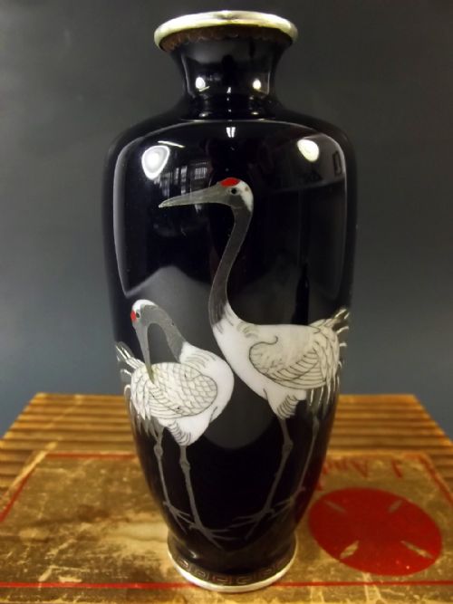 PAIR OF JAPANESE ANDO CLOISONNE ENAMEL CRANE VASES MEIJI PERIOD - ADDITIONAL PHOTO 4