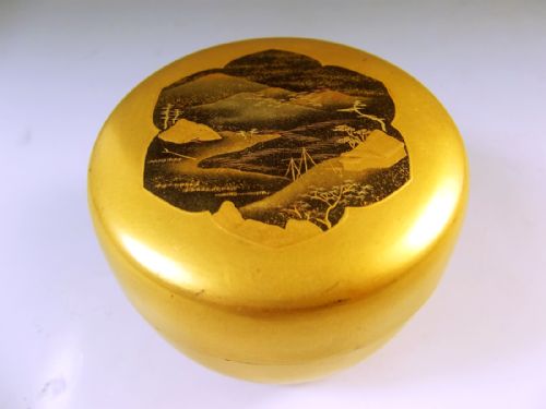japanese gold lacquer nashi ground kogo - CATEGORY: ANTIQUE BOXES - DATED 1900