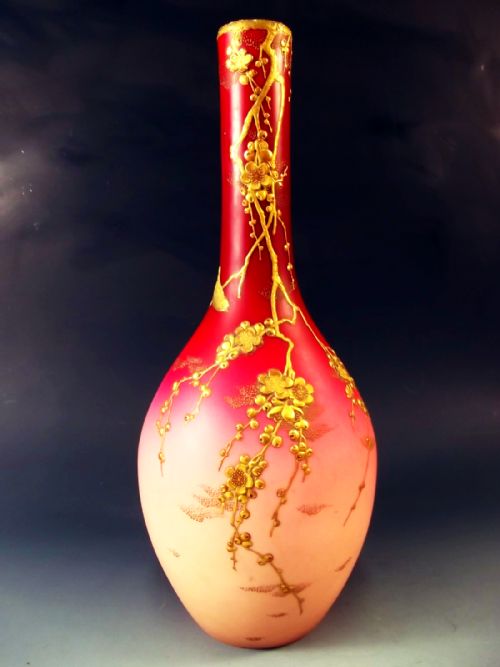 LARGE CASED PEACH BLOW GLASS VASE WITH GILT DECORATION THOMAS WEBB - ADDITIONAL PHOTO 1