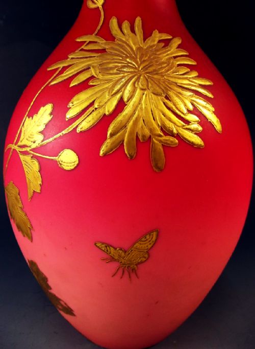 THOMAS WEBB CASED PEACH BLOW GLASS VASE GILT DECORATION - ADDITIONAL PHOTO 2